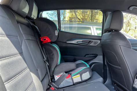 How Do Car Seats Fit in a 2023 Dodge Hornet? | Cars.com