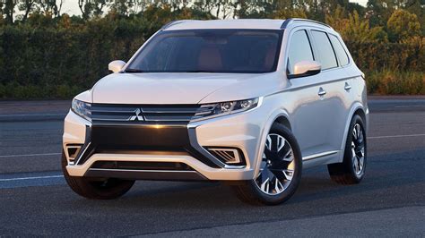 Mitsubishi Outlander PHEV Specs, Range, Performance 0-60 mph