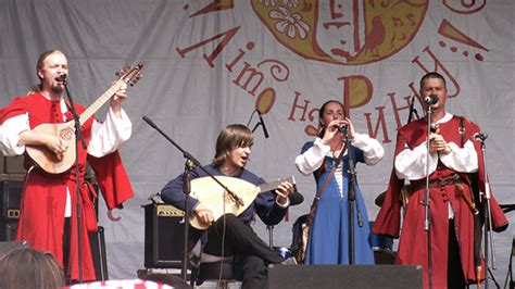 Listen to a Medieval Folk Music Ensemble Play a Metallica Song | Mental ...