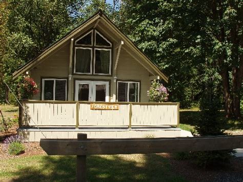 The Cabins at Cultus Lake - Tourism Chilliwack