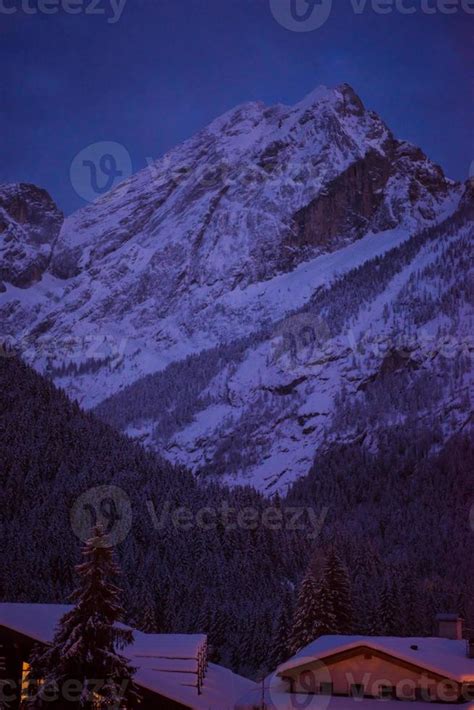 mountain village in alps at night 10681934 Stock Photo at Vecteezy