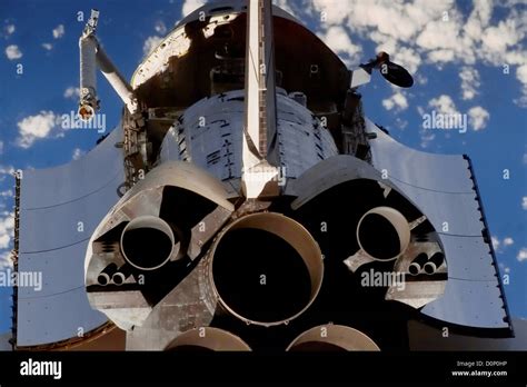 Rear View of Space Shuttle Discovery from International Space Station ...