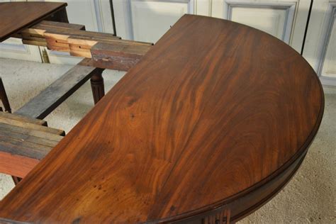 Proantic: Round Mahogany Dining Table