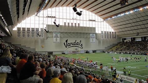 Idaho - Kibbie Dome - YouTube