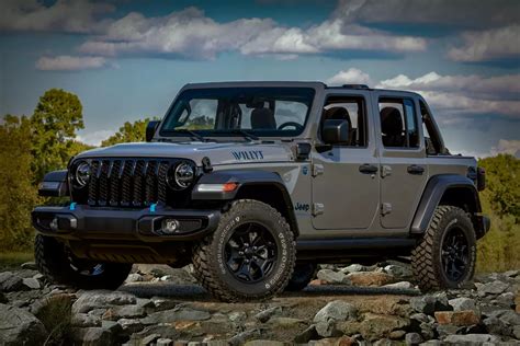 Jeep Wrangler: Which Should You Buy, 2022 or 2023? | Cars.com