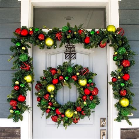 Outdoor Christmas Wreaths to Decorate Your Home with Style - Foter