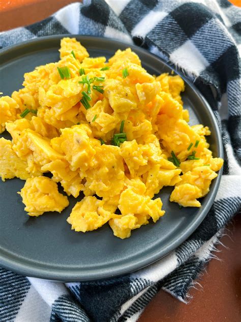 How to Make Scrambled Eggs - Tastefully Grace