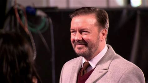 Comedian Ricky Gervais donates $20K to Chicago organizations - ABC7 Chicago