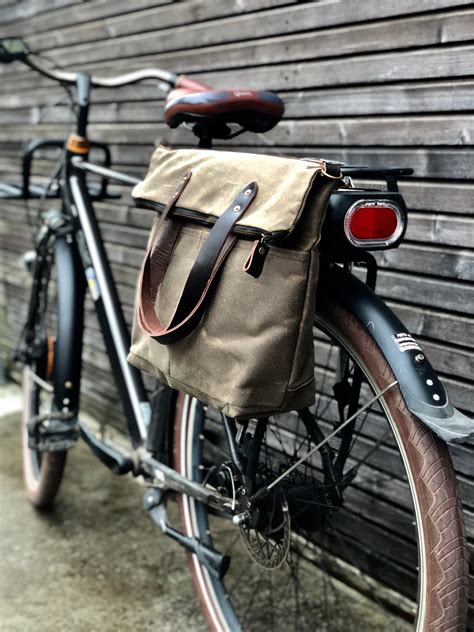 Bike pannier / bicycle bag in waxed canvas with zipper closure / tote ...