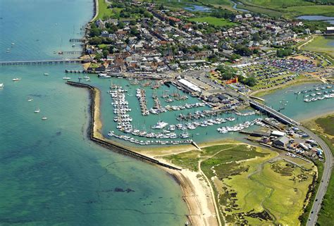 Yarmouth Harbour in Yarmouth, Isle of Wight, GB, United Kingdom ...