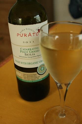 Sicilian white wine | Toshie | Flickr