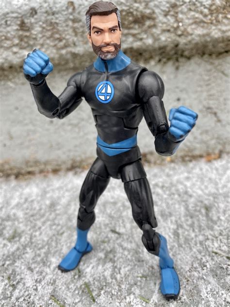 Marvel Legends 2020 Fantastic Four Mr. Fantastic Figure Review - Marvel ...