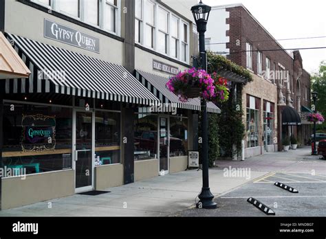 Retail shops in downtown Foley, Alabama, USA Stock Photo - Alamy