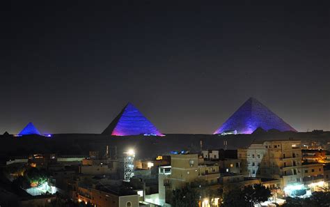 The Pyramids of Giza at night, stunning. | Pyramids of giza, Giza, Pyramids