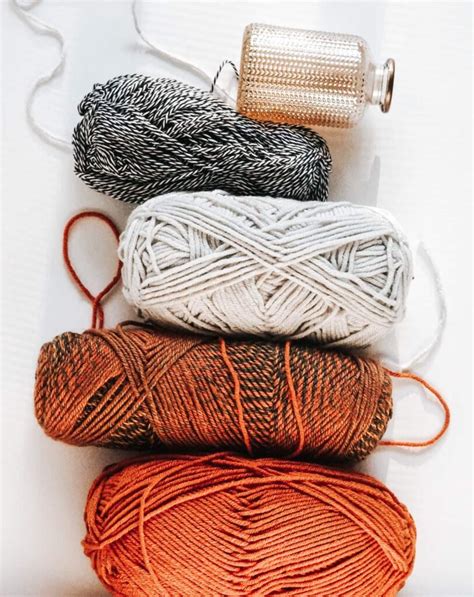 What is a Skein of Yarn? - Sarah Maker