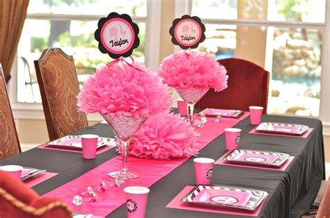 Nice centerpiece and table scape | Barbie party, Barbie birthday ...