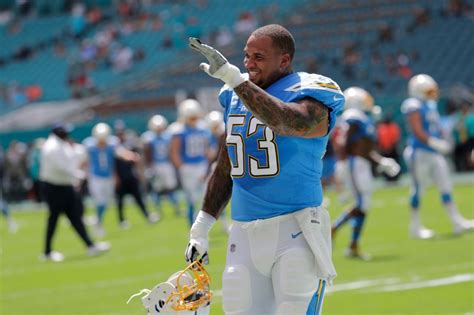 Chargers center Mike Pouncey cleared to play after neck surgery ...