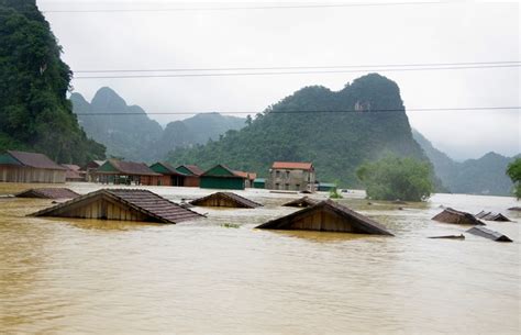 Quyết liệt ứng phó “bão chồng bão”, “lũ chồng lũ” miền Trung