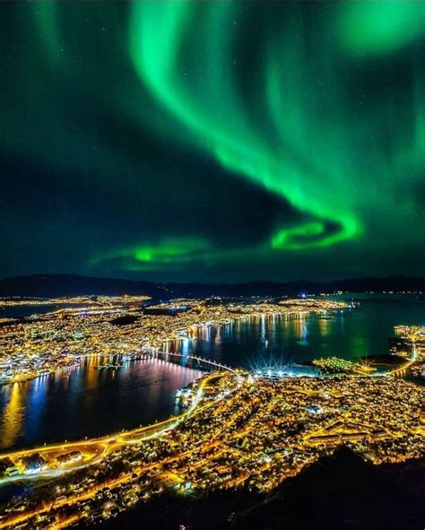 Starting 2& off with some beautiful northern lights Tromsø, Norway ...