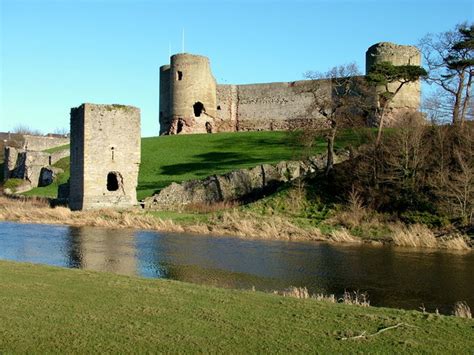 Rhuddlan Castle © George Tod :: Geograph Britain and Ireland