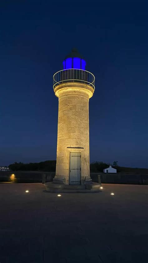 Lighthouse at night | Lighthouse, Lighthouse painting, Structure design