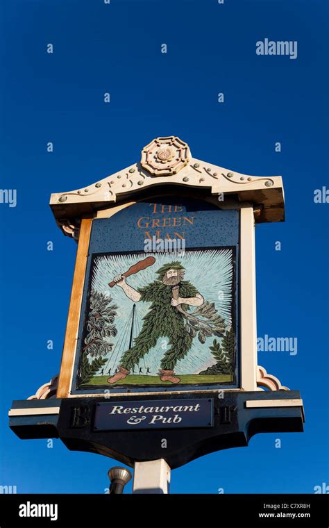 The green man pub london sign hi-res stock photography and images - Alamy