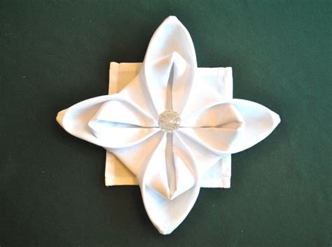 Fold A Snowflake Napkin | Napkin folding, Napkins, 25 creative