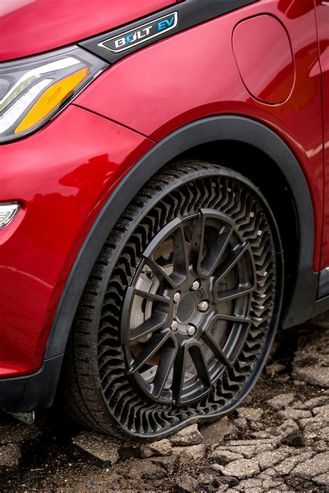 michelin uptis airless, puncture-proof tire debuts on MINI at IAA 2021