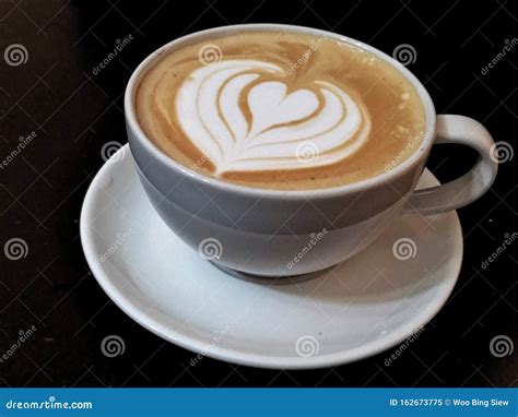 Coffee Latte Art Heart Shape Stock Image - Image of plate, latte: 162673775