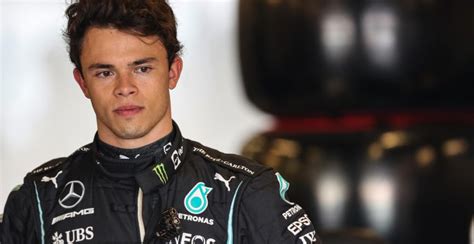 De Vries stays on as Mercedes reserve driver in 2022 - GPblog