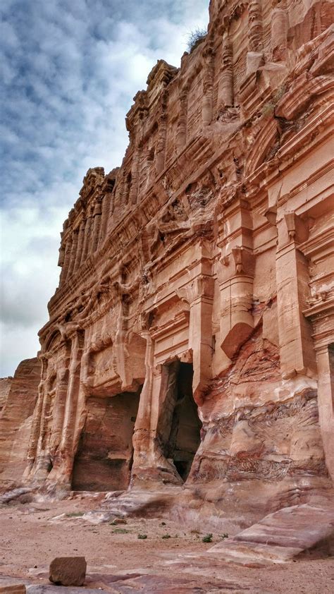 Palace Tomb - Petra, Jordan | Desert places, Ancient ruins, Middle ...