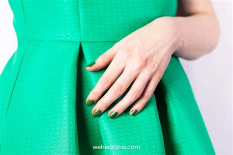 The Best Nail Colors for a Green Dress: A Guide