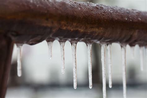 Thawing Frozen Pipes: How to Thaw Frozen Pipes Safely Before Your Pipes ...