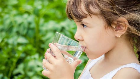 7 tips to prevent dehydration in children | HealthShots