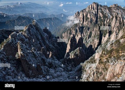 Winter wonderland, scenery in Huangshan National Park, China Stock ...