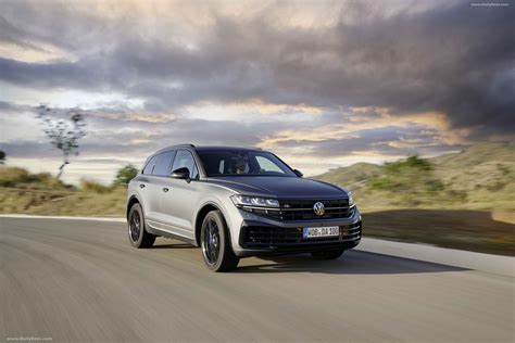 2024 Volkswagen Touareg R eHybrid - Stunning HD Photos, Videos, Specs ...