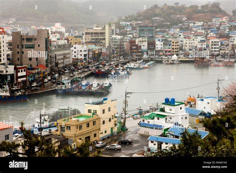 Port in Tongyeong-si, Gyeongsangnam-do, South Korea Stock Photo - Alamy