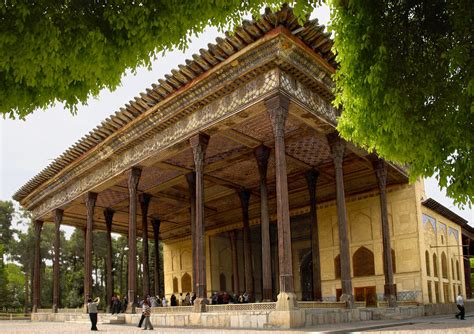 An Introduction to Medieval Safavid Art and Architecture - Brewminate ...