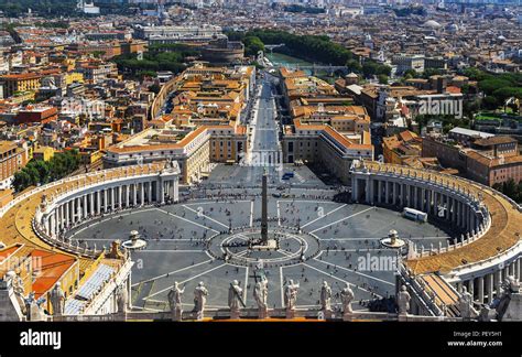 Aerial view on St Peter's square in front of the cathedral Stock Photo ...