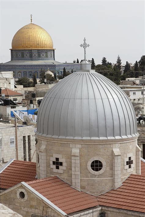 The Al Aqsa Mosque and Dome of the Rock on the Temple Mount in ...