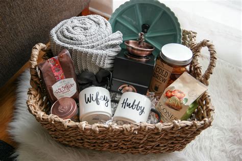 20 Best Christmas Gift Basket Ideas for Couples - Home, Family, Style ...