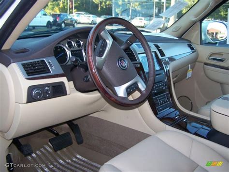 2010 Cadillac Escalade EXT Luxury AWD Interior Color Photos | GTCarLot.com