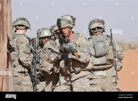 U.S. Soldiers with the 1st Battalion, 6th Infantry Regiment, 2nd ...