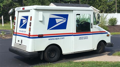 Diecast Hobbist: USPS Grumman LLV Mail Truck w/ Mailbox