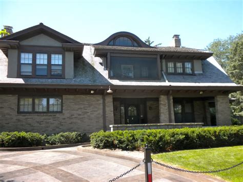 Warren Buffett House - New Trader U