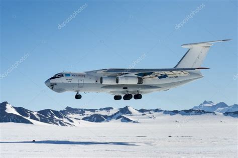 Airplane IL - 76 landing in Antarctica – Stock Editorial Photo ...