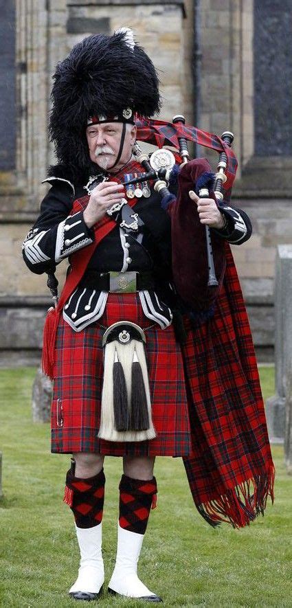 Bagpiper in full Highland dress Scottish Clans, Scottish Tartans ...