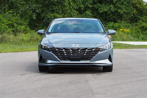 2021 Hyundai Elantra Hybrid review: Where style meets efficiency - CNET