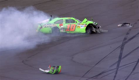 Danica Patrick crashes in Daytona qualifier - CBS News