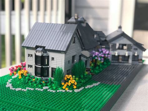 This Woman Creates Custom LEGO Houses of Real Homes